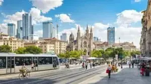 découvrez montpellier, une ville dynamique en pleine évolution, alliant histoire, culture et innovation. explorez ses quartiers en pleine transformation, ses projets ambitieux et son riche patrimoine qui font de cette métropole du sud de la france un lieu de vie attractif et moderne.